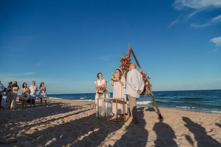 Wedding party celebrating together at the beach — Roman and Victoria wedding
