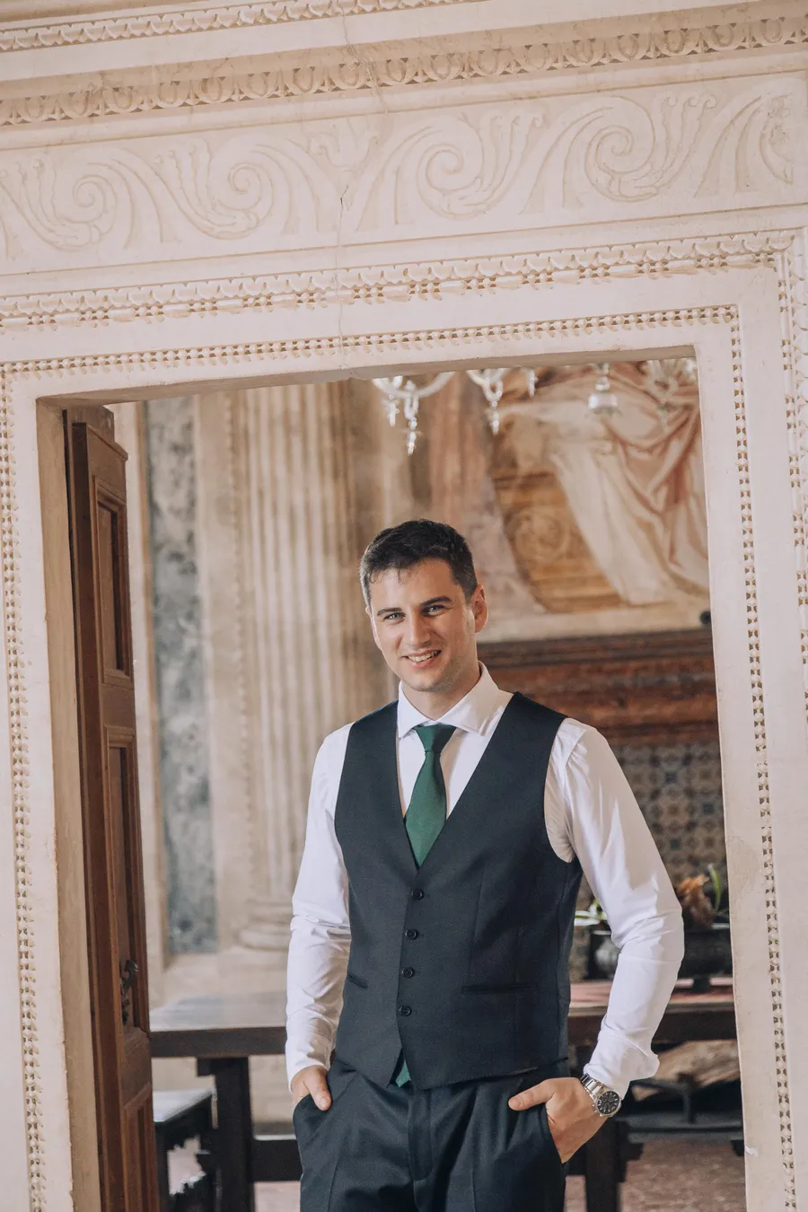 Groom portrait inside an elegant historic room — Mattia and Yulia wedding