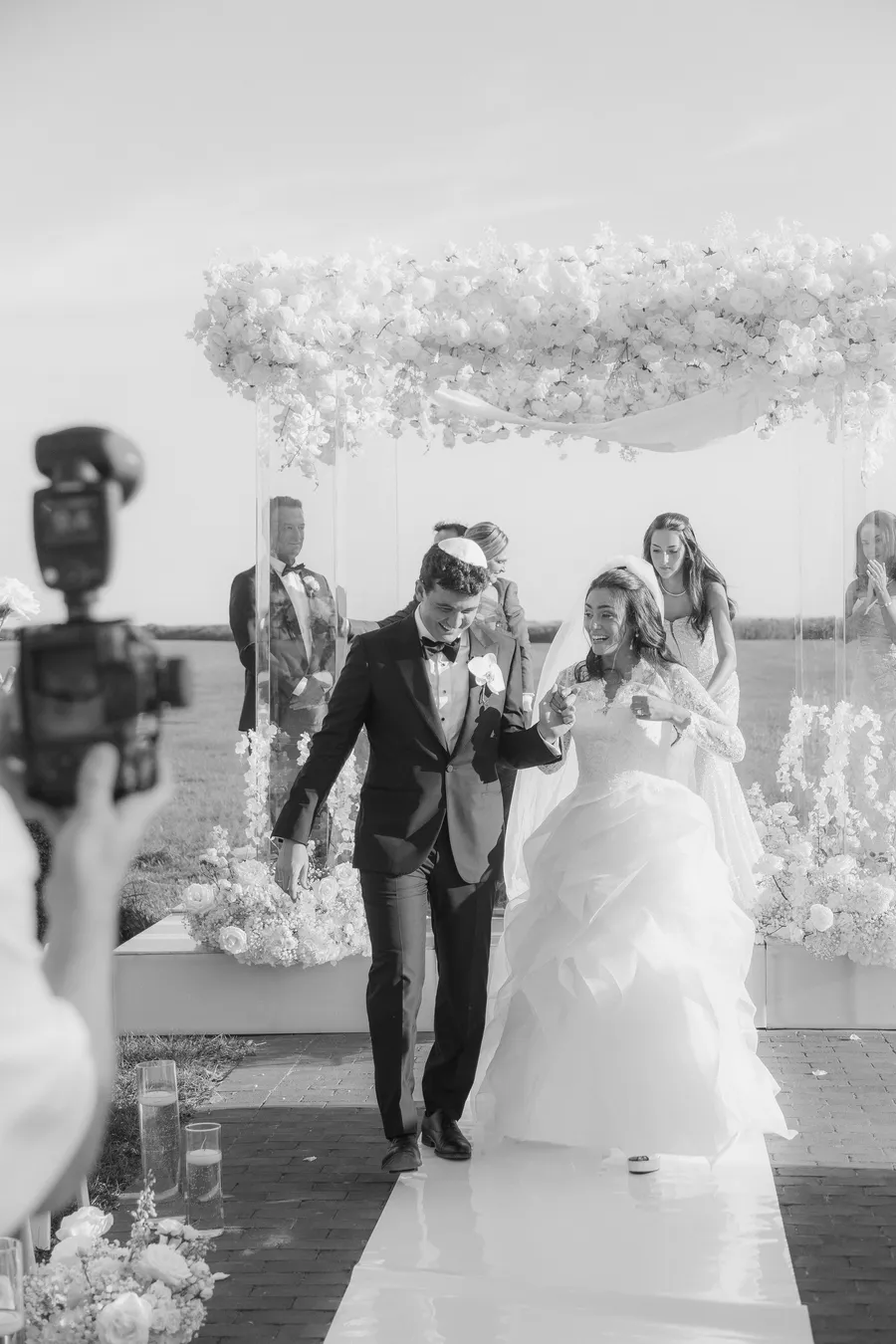 Black-and-white moment from the outdoor ceremony — David and Katia wedding