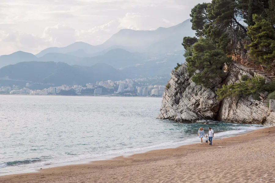 Quiet coastal landscape used for a natural family photo session