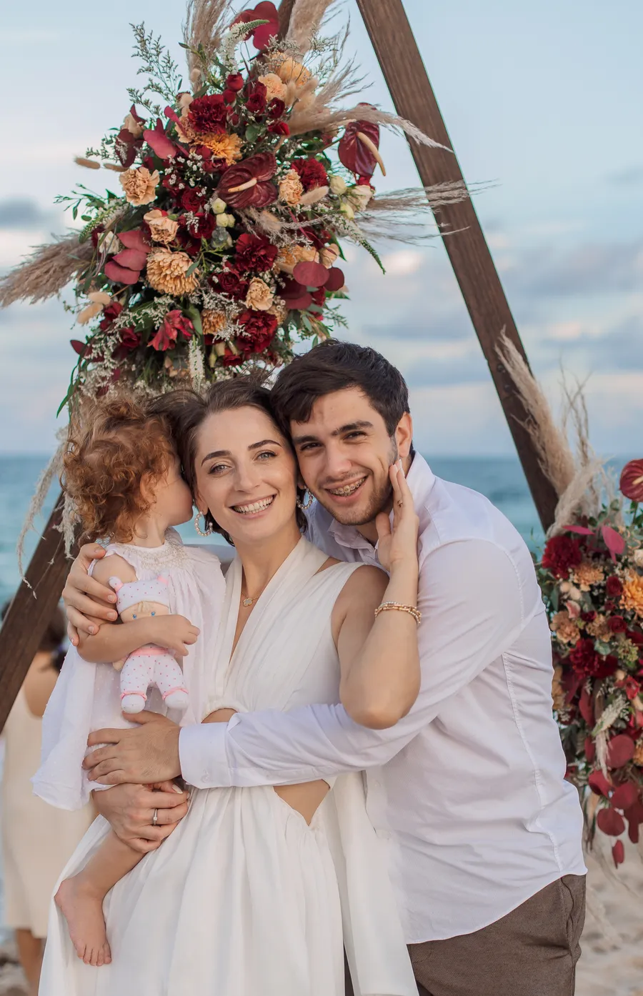 Bride and groom celebrating with their family — Roman and Victoria wedding