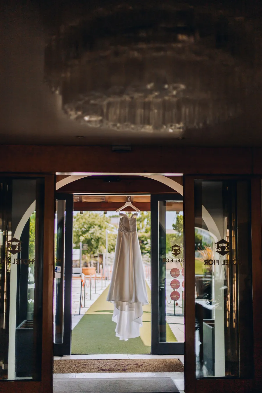 Bridal preparation in a quiet hotel room — Mattia and Yulia wedding