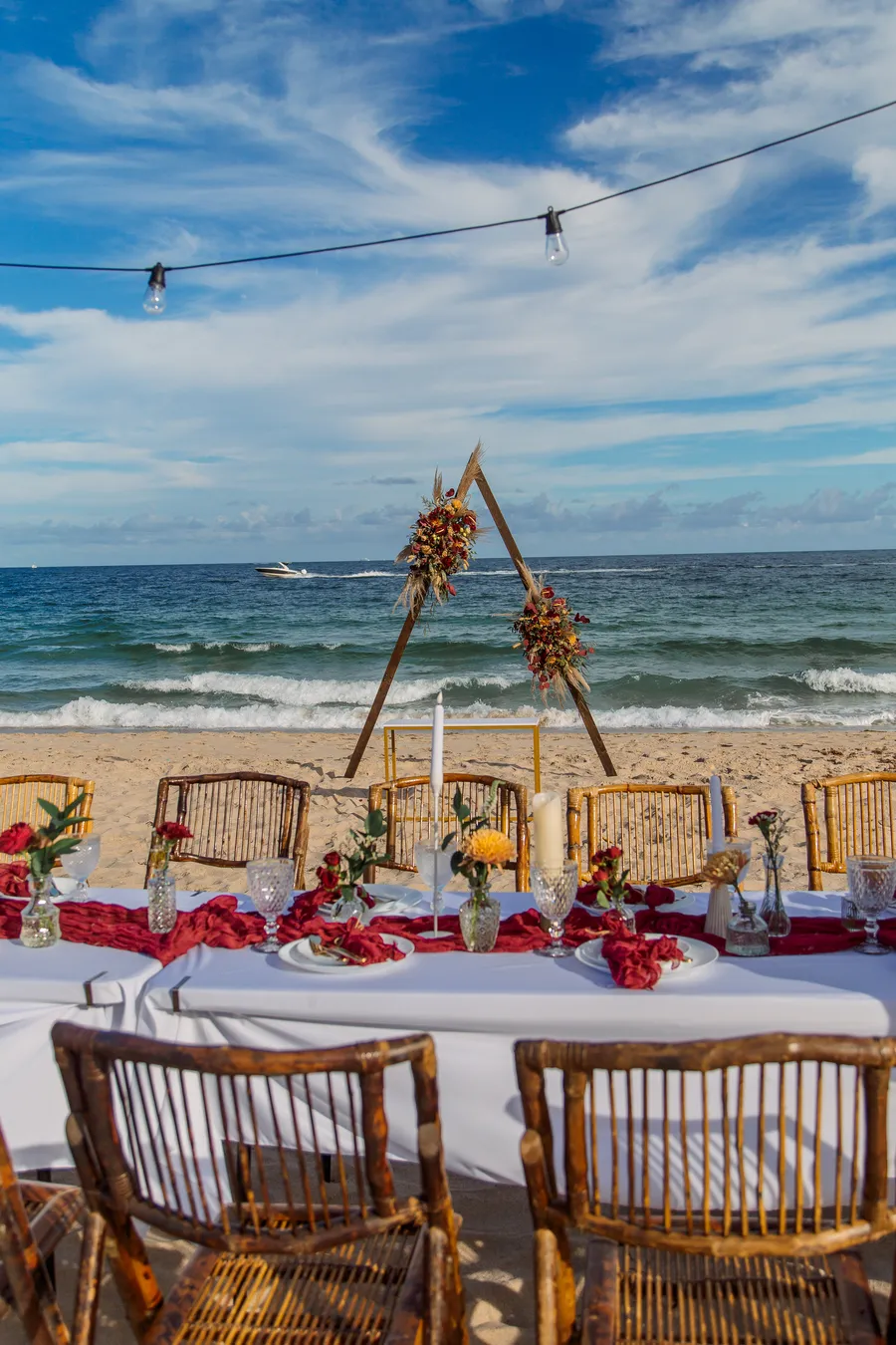 Natural floral arrangement for an intimate beach wedding — Roman and Victoria wedding