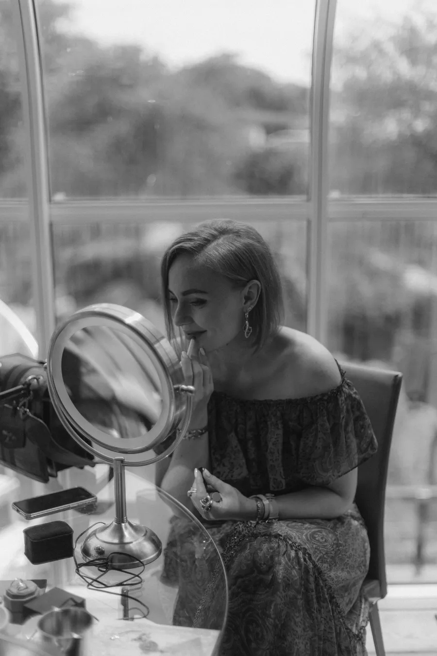 Bride getting ready with her beauty team — David and Katia wedding