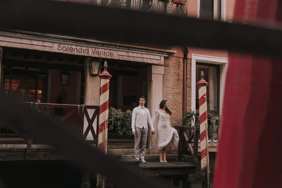 Couple leaving a traditional Venetian bar
