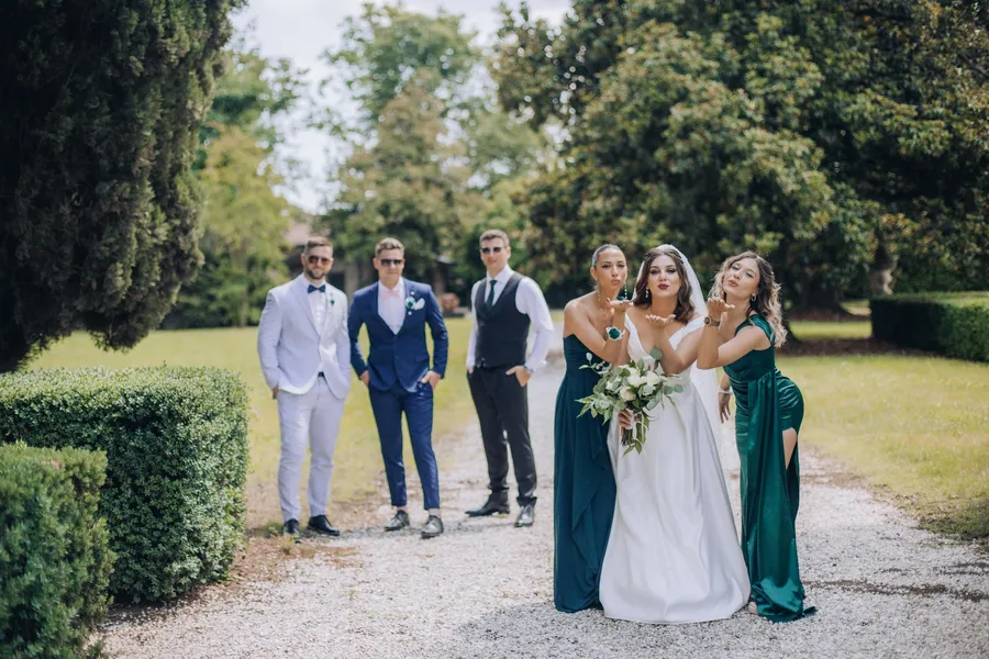 Bride and groom arriving in a classic red car — Mattia and Yulia wedding