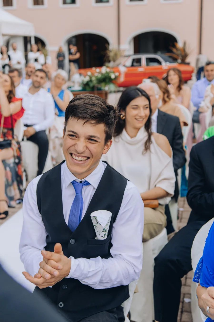 Wedding guests celebrating with the bride and groom — Mattia and Yulia wedding