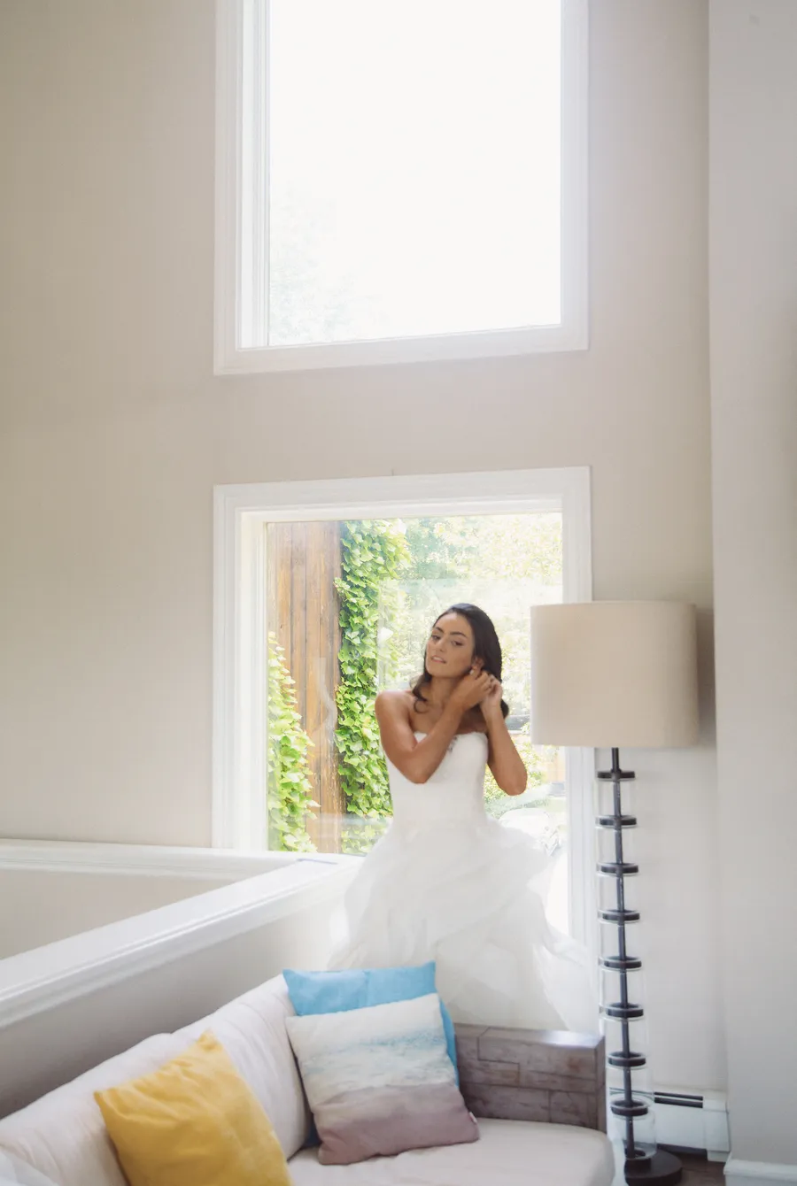 Bride getting ready with her beauty team — David and Katia wedding